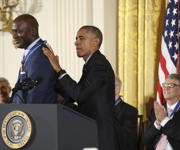 Reciben Medalla de la Libertad