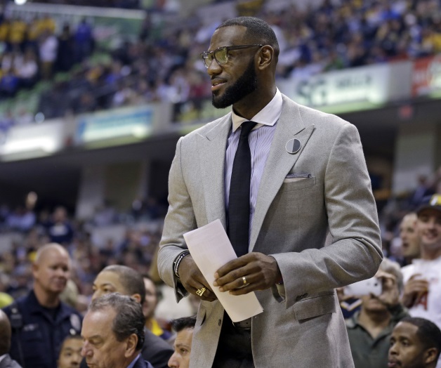 LeBron se pierde práctica por dar una declaración