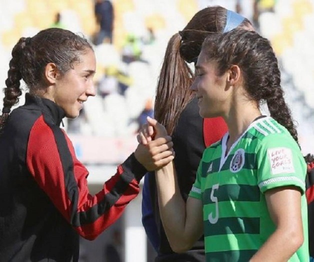 Las gemelas que el fútbol separó; una juega para México, la otra para EU