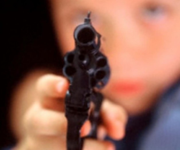 Niño hiere de bala a primo de 2 años Niño hiere de bala a primo de 2 años