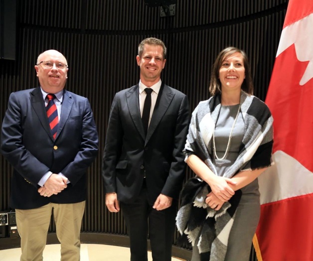 Retira visa Canadá, pero exige un permiso Retira visa Canadá, pero exige un permiso