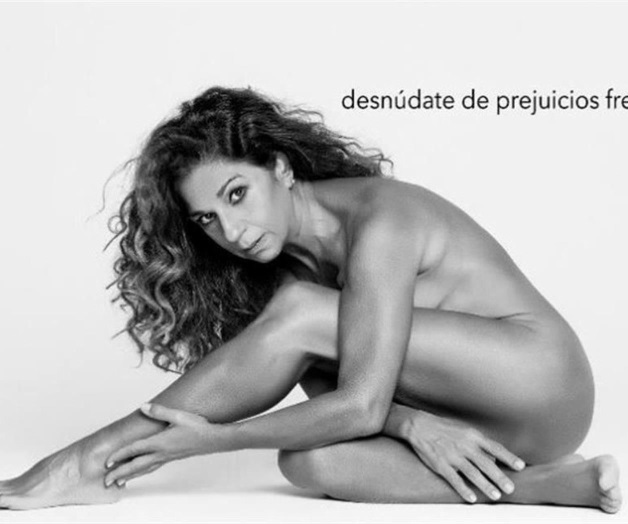 Se desnuda a sus 58 años