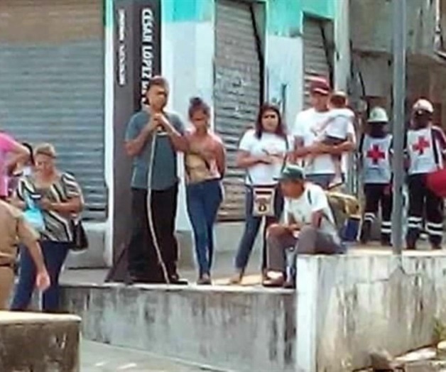 Hombre se lanza a canal y muere