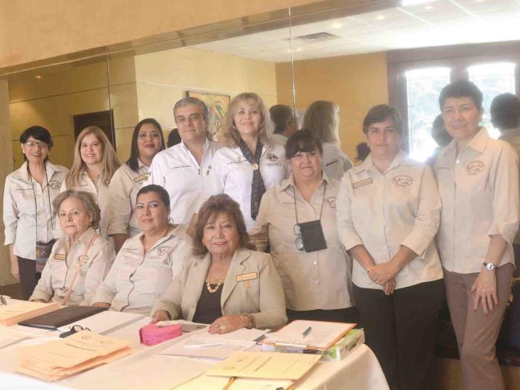Efectúan el XIX Simposio de Salud Efectúan el XIX Simposio de Salud