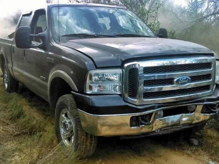 Aseguran en una brecha 3 camionetas con armas Aseguran en una brecha 3 camionetas con armas