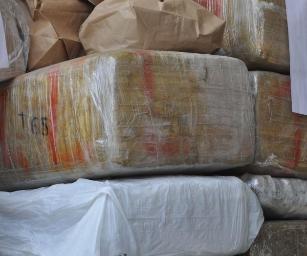 Incautan ‘yerba’ y detienen a dos Incautan ‘yerba’ y detienen a dos