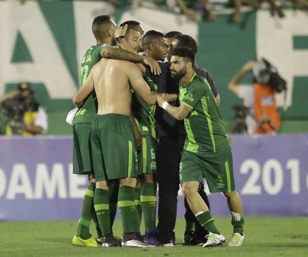 Desaparece avión con equipo brasileño