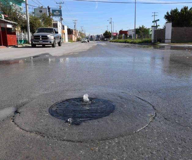 Piden vecinos arreglar fuga de aguas negras