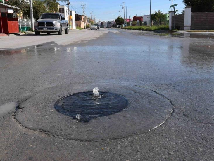 Piden vecinos arreglar fuga de aguas negras Piden vecinos arreglar fuga de aguas negras