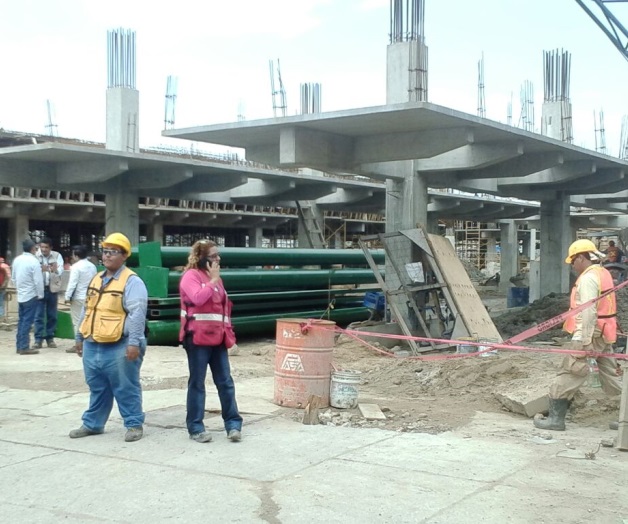 Abandona subcontratista construcción de mercados