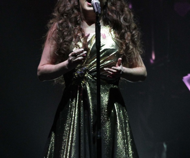 Impone con su voz Impone con su voz