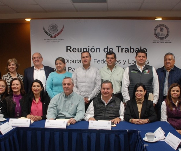 Sostienen encuentro legisladores priístas