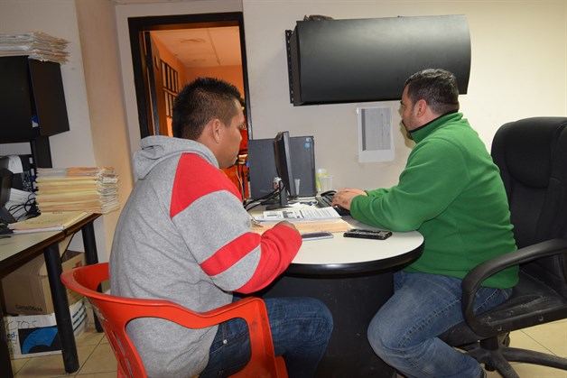 Denuncia mecánicoa policías estatales. Atiende jefe de agentes al quejoso Denuncia mecánicoa policías estatales. Atiende jefe de agentes al quejoso