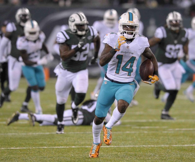 DELFINES, LEVANTAN LA MANO DELFINES, LEVANTAN LA MANO