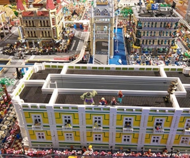 Con más de 7 millones de piezas crean ciudad Lego Con más de 7 millones de piezas crean ciudad Lego
