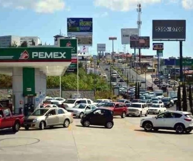 Enormes filas para compra de gasolina en Morelia