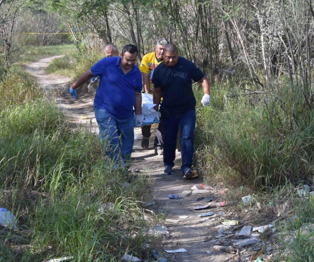 Presenta múltiplescortes un degollado. Hallan su cuerpo a espaldas de campus