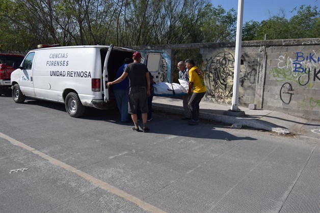 Presenta múltiplescortes un degollado. Hallan su cuerpo a espaldas de campus