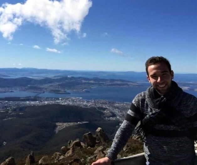 Cumple estudiante 18 días arraigado en Letonia