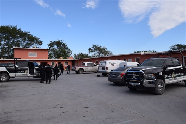 Encuentran a mujermuerta en un motel