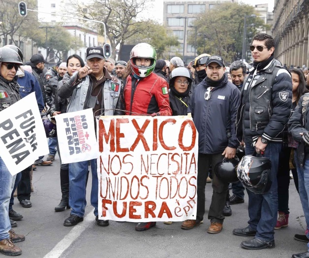 Motociclistas encabezan manifestación en Palacio Nacional