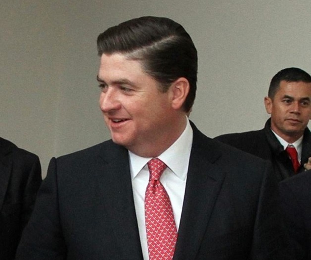 Acusan de nuevo a exgobernador por caso KIA; retardan más casos