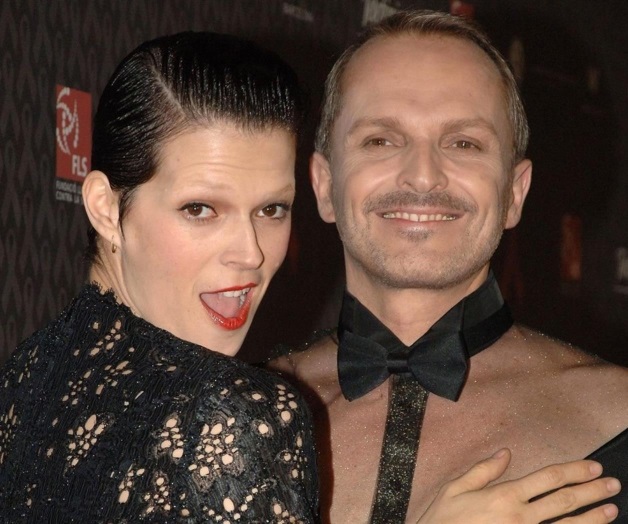 Miguel Bosé se despide de su sobrina la modelo Bimba