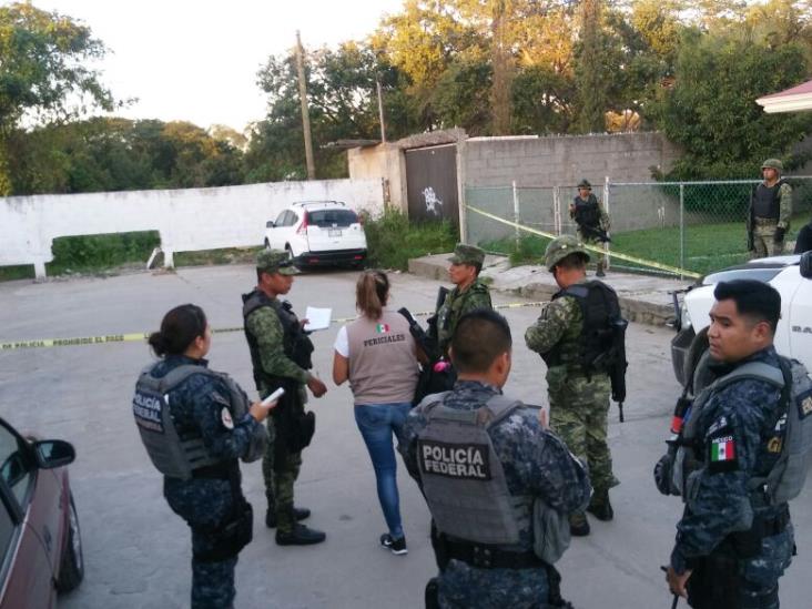 Encuentran cuerpos dentro de camioneta Encuentran cuerpos dentro de camioneta