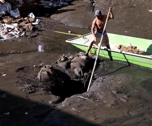 Descartan riesgo por hoyo que originó descenso de agua en Xochimilco Descartan riesgo por hoyo que originó descenso de agua en Xochimilco
