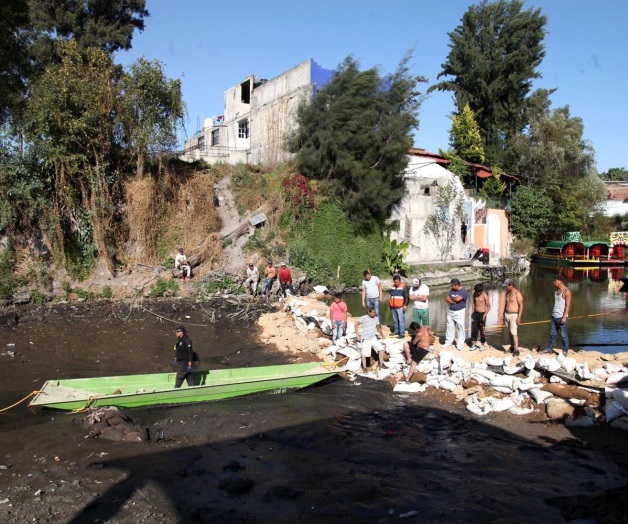 Seca grieta embarcadero de Xochimilco