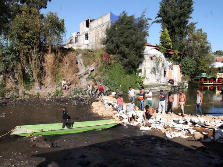 Seca grieta embarcadero de Xochimilco Seca grieta embarcadero de Xochimilco