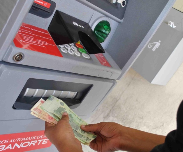 Olvida tarjeta en cajero y le birlan más de $1 mil Olvida tarjeta en cajero y le birlan más de $1 mil