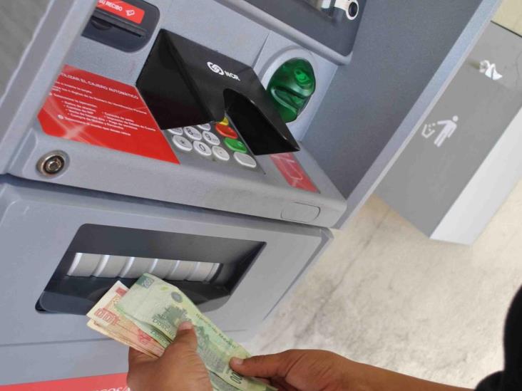 Olvida tarjeta en cajero y le birlan más de $1 mil Olvida tarjeta en cajero y le birlan más de $1 mil