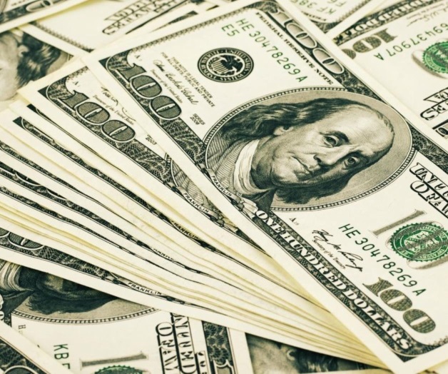 Baja dólar a $21.35 en bancos