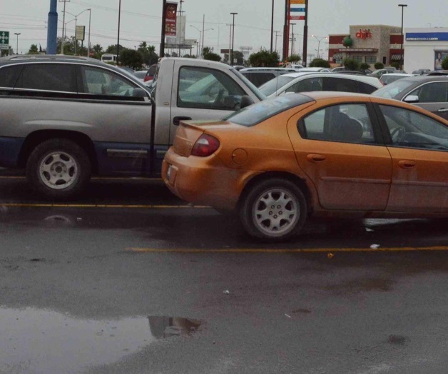 Someten entre tres sujetos a un joven Someten entre tres sujetos a un joven