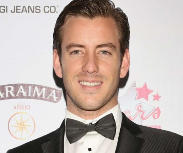 Dedicado al montaje“El fantasma en el espejo”