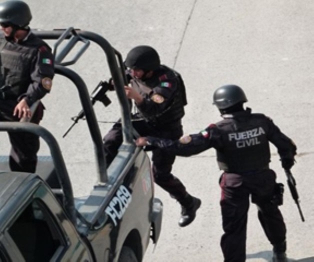 Acusan a policía de violar a una joven dentro de patrulla