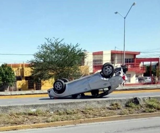 Sale ilesa una familia en volcadura en Guadalupe Sale ilesa una familia en volcadura en Guadalupe