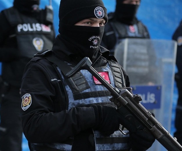 Un muerto y dos heridos tras ataque armado en restaurante de Estambul