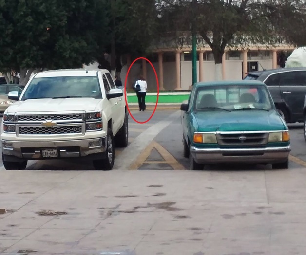 Invade cruce peatonal