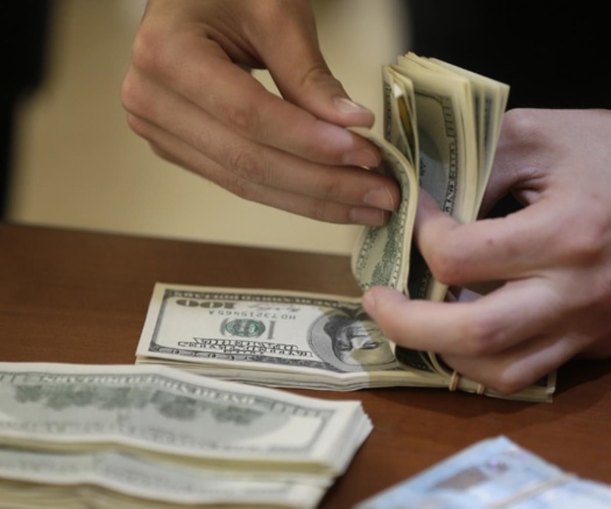 Una buena: baja dólar a $21.10