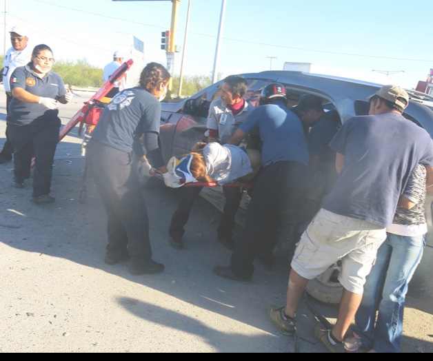 Cinco lesionados en choque en libramiento Cinco lesionados en choque en libramiento
