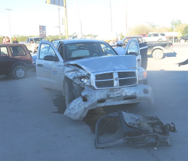 Cinco lesionados en choque en libramiento Cinco lesionados en choque en libramiento