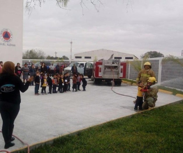 Visita jardín de niños plantel de bomberos