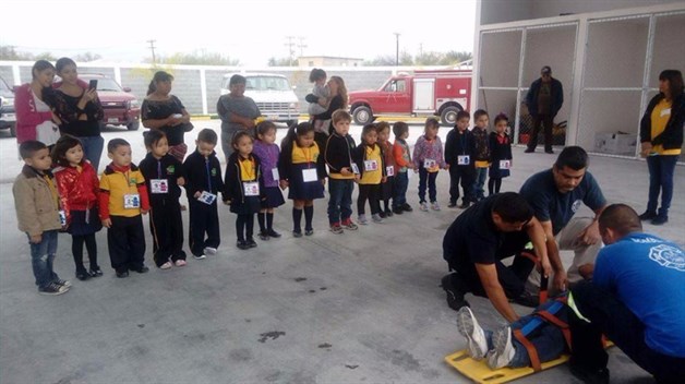 Visita jardín de niños plantel de bomberos