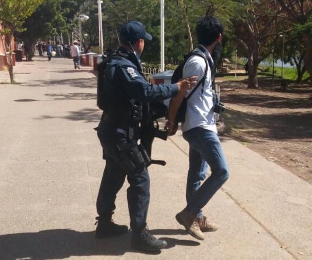 Detienen policías municipales a reportero de El Debate en Sinaloa