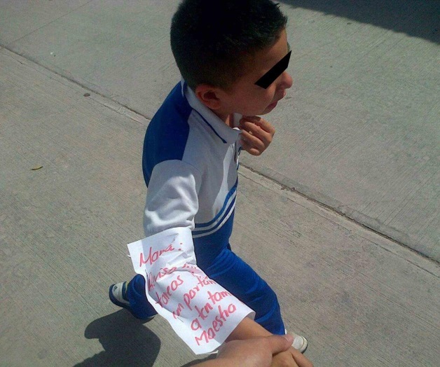 Engrapa maestra recado en menor