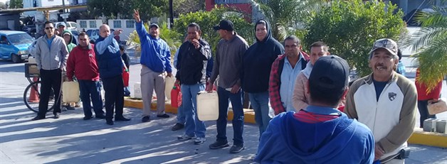 Molestia y caos por cierre de gasolineras