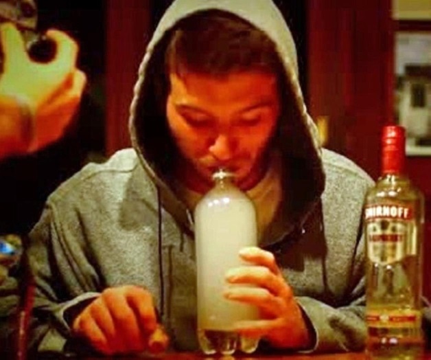 Inhalar alcohol, moda letal. Originalmente se comenzó a utilizar para perder peso Inhalar alcohol, moda letal. Originalmente se comenzó a utilizar para perder peso