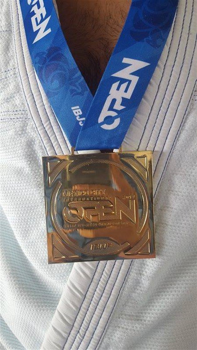 ¡SE BAÑA EN ORO! Jorge Rodríguez no falló en casa ¡SE BAÑA EN ORO! Jorge Rodríguez no falló en casa